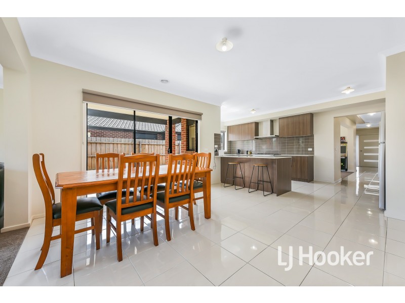 82 Fiorelli Boulevard, Cranbourne East VIC 3977