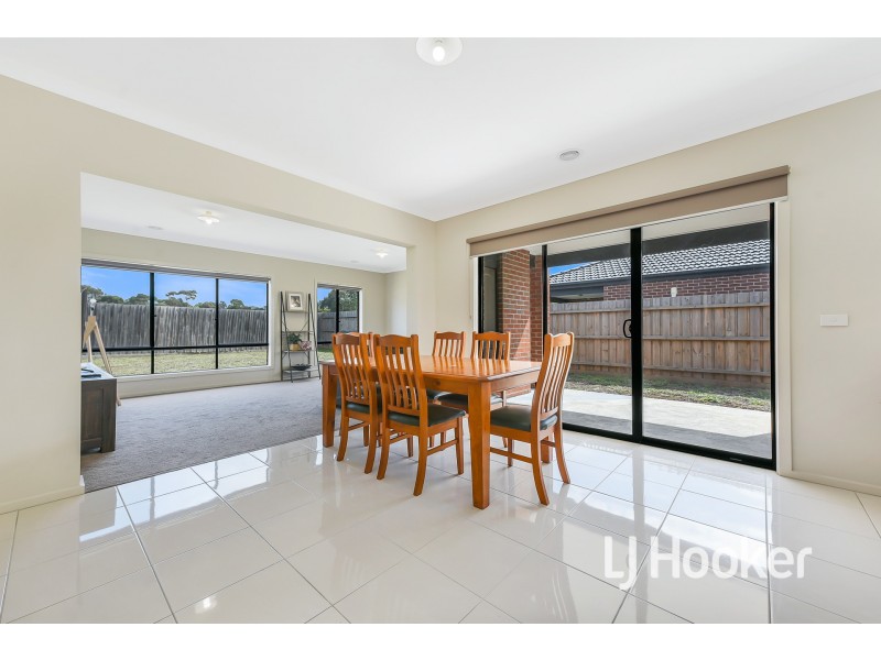 82 Fiorelli Boulevard, Cranbourne East VIC 3977