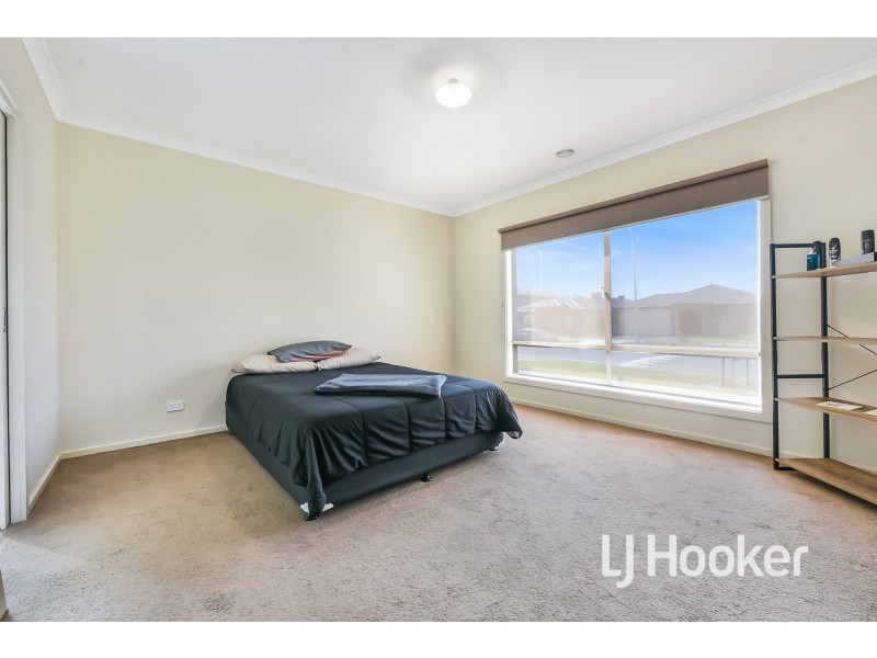 82 Fiorelli Boulevard, Cranbourne East VIC 3977