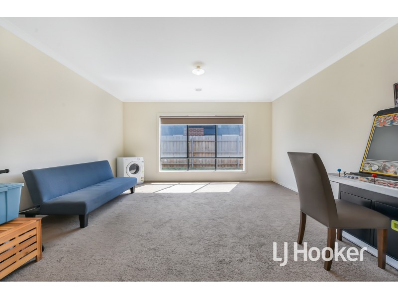 82 Fiorelli Boulevard, Cranbourne East VIC 3977