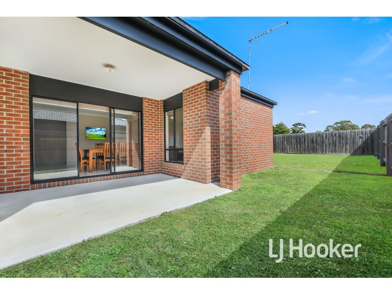 82 Fiorelli Boulevard, Cranbourne East VIC 3977