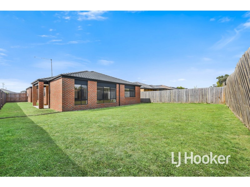 82 Fiorelli Boulevard, Cranbourne East VIC 3977