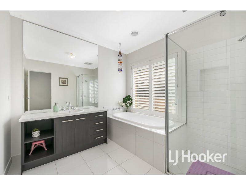 42 Majestic Drive, Officer VIC 3809