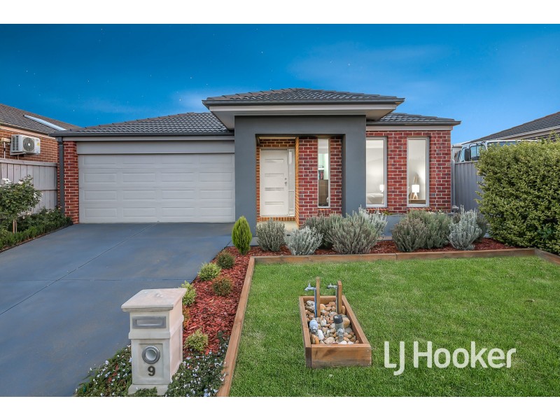 9 Wesson Way, Cranbourne East VIC 3977