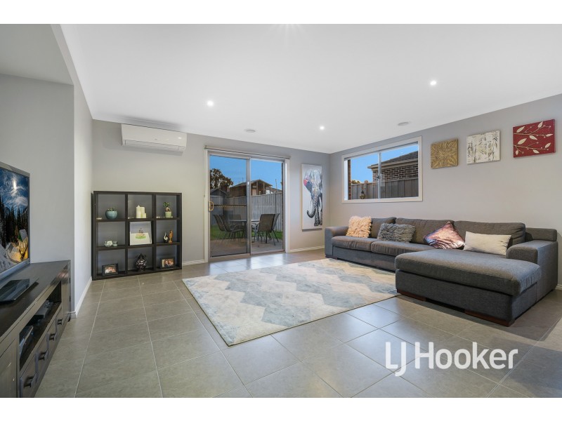 9 Wesson Way, Cranbourne East VIC 3977