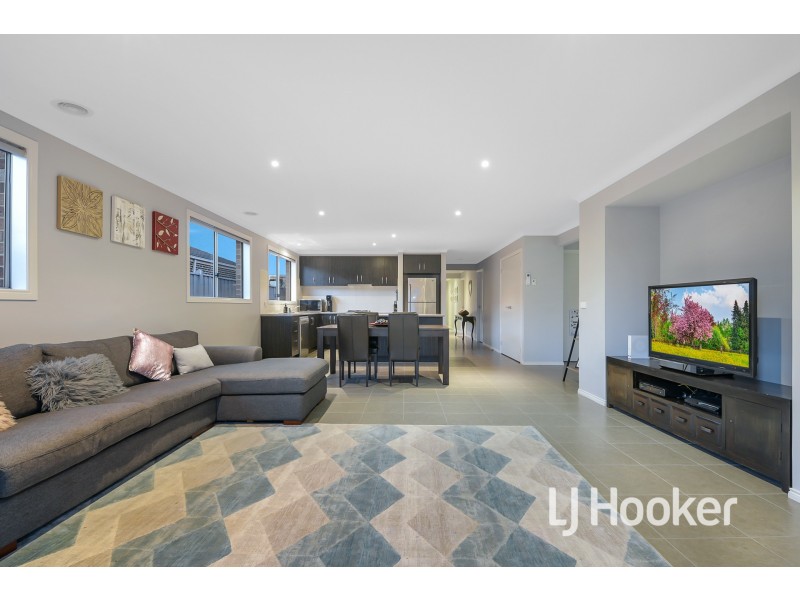 9 Wesson Way, Cranbourne East VIC 3977