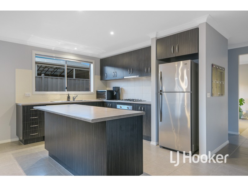 9 Wesson Way, Cranbourne East VIC 3977