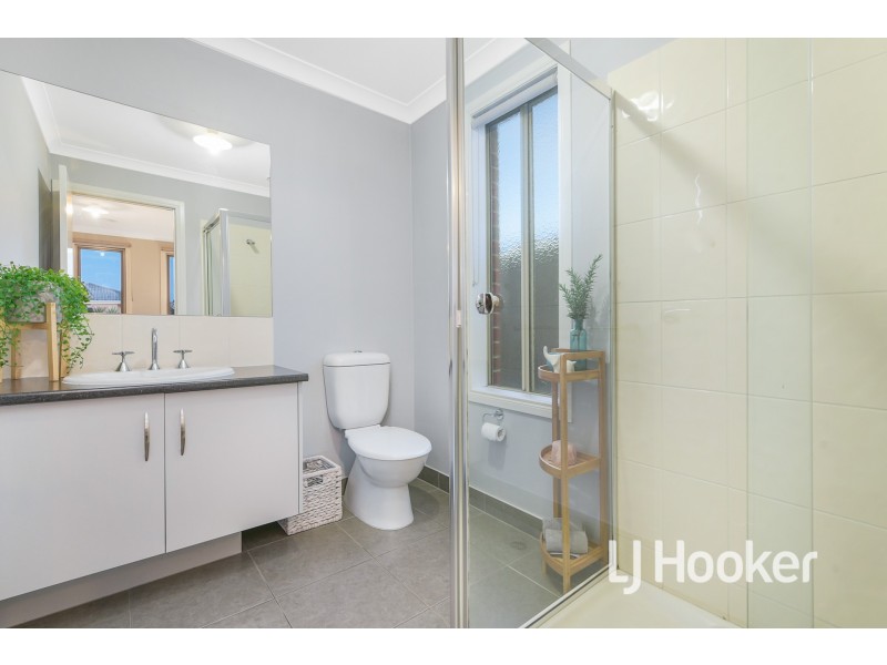 9 Wesson Way, Cranbourne East VIC 3977