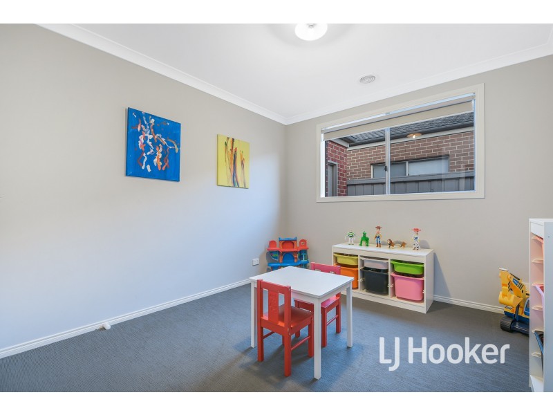 9 Wesson Way, Cranbourne East VIC 3977