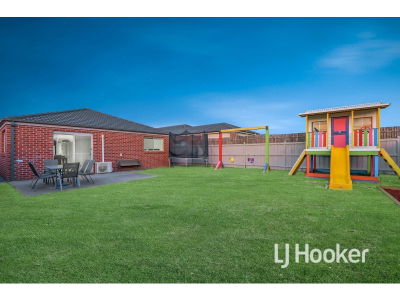 9 Wesson Way, Cranbourne East VIC 3977
