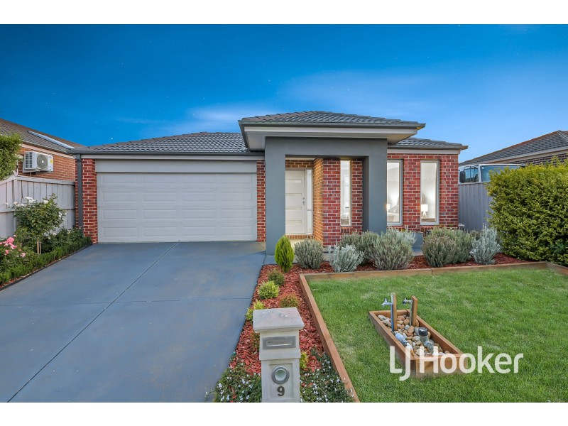 9 Wesson Way, Cranbourne East VIC 3977