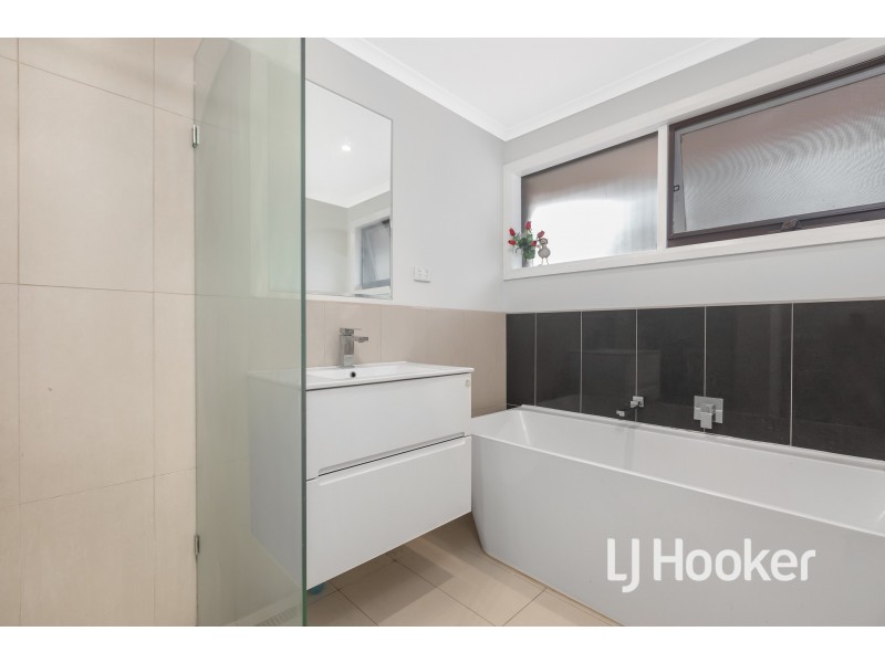 18 Kylie Court, Hampton Park VIC 3976