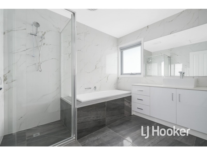 2/57 Brunnings Road, Carrum Downs VIC 3201