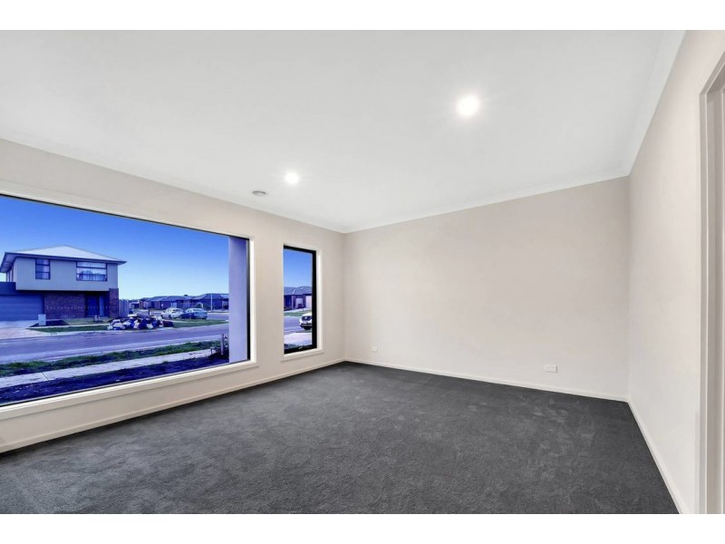 136 Fiorelli Boulevard, Cranbourne East VIC 3977