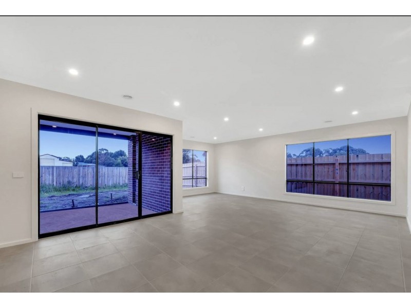 136 Fiorelli Boulevard, Cranbourne East VIC 3977