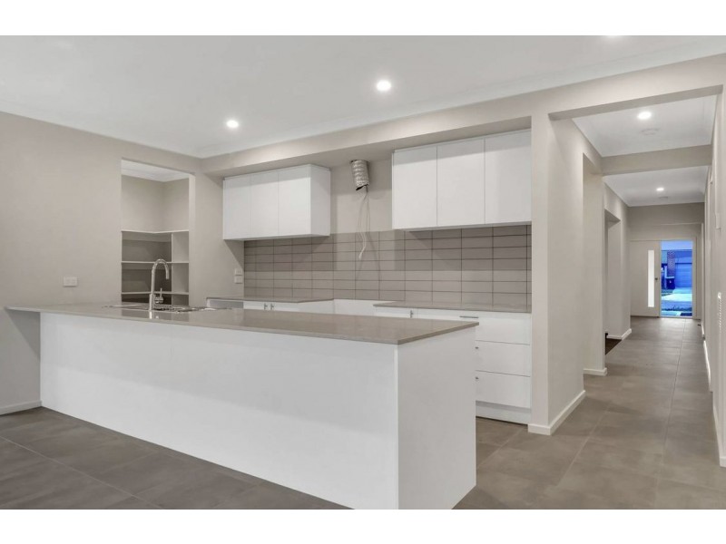 136 Fiorelli Boulevard, Cranbourne East VIC 3977