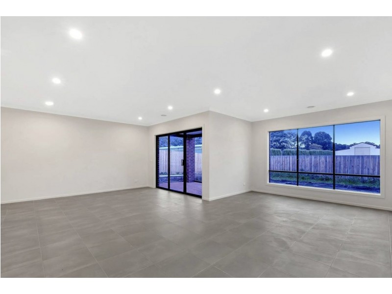 136 Fiorelli Boulevard, Cranbourne East VIC 3977