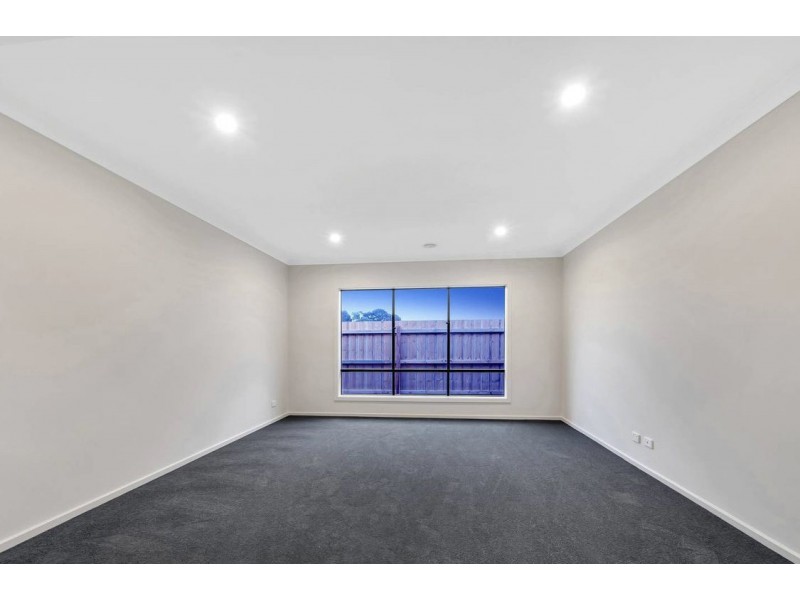 136 Fiorelli Boulevard, Cranbourne East VIC 3977