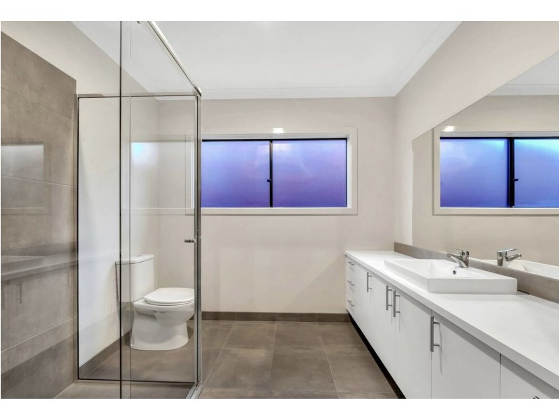 136 Fiorelli Boulevard, Cranbourne East VIC 3977