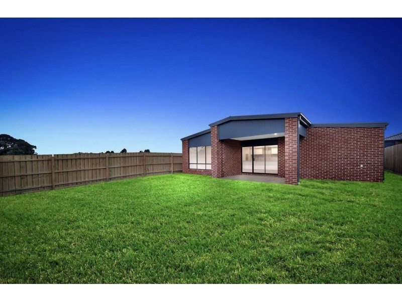 136 Fiorelli Boulevard, Cranbourne East VIC 3977