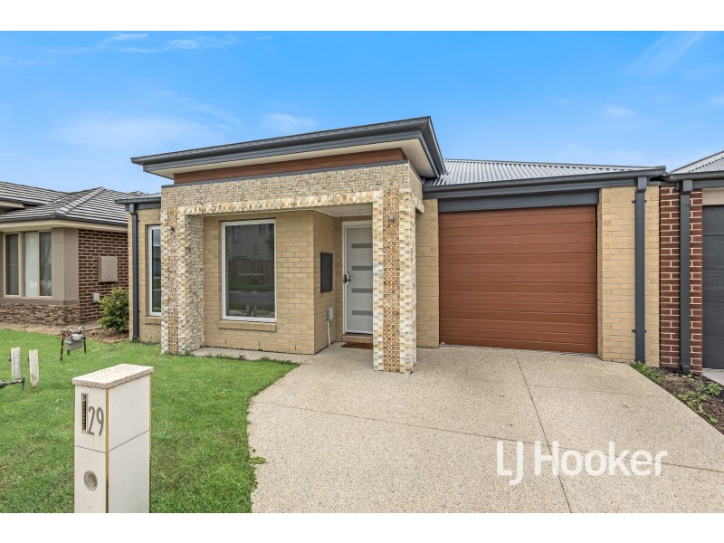 29 Mossey Crescent, Cranbourne East VIC 3977