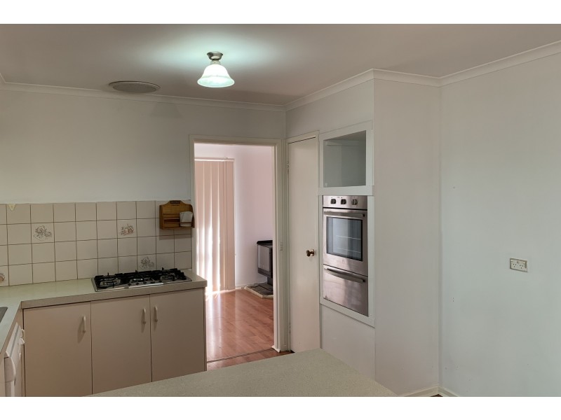 11 Bill Place, Hampton Park VIC 3976