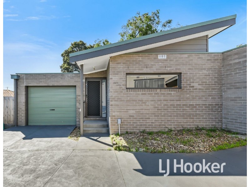 2/5 Candlebark Crescent, Frankston North VIC 3200