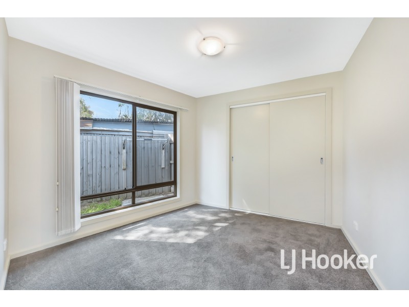 2/5 Candlebark Crescent, Frankston North VIC 3200