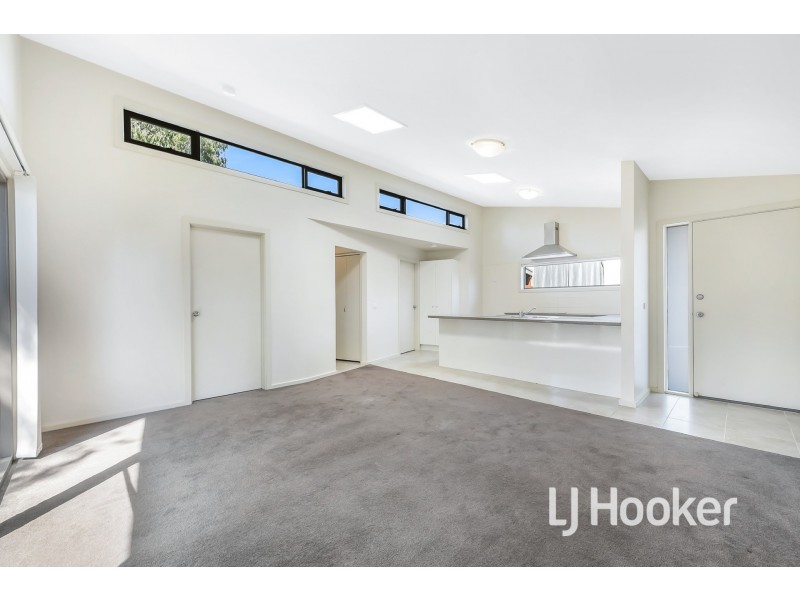 2/5 Candlebark Crescent, Frankston North VIC 3200