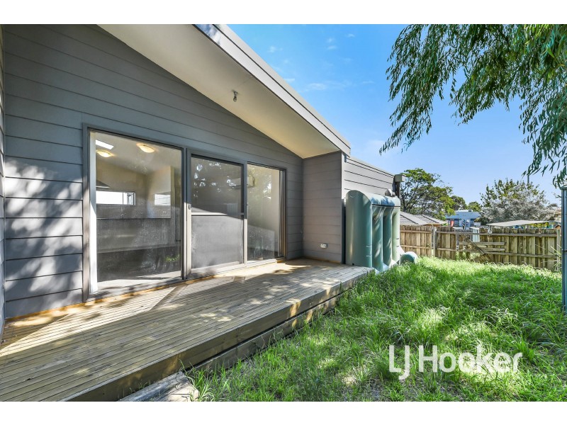 2/5 Candlebark Crescent, Frankston North VIC 3200