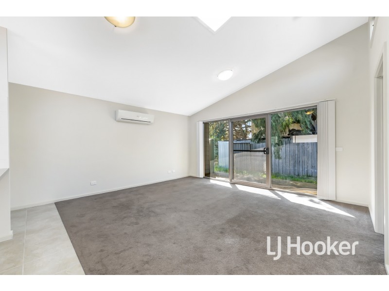 2/5 Candlebark Crescent, Frankston North VIC 3200
