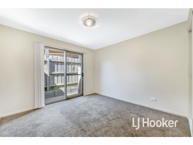 2/5 Candlebark Crescent, Frankston North VIC 3200