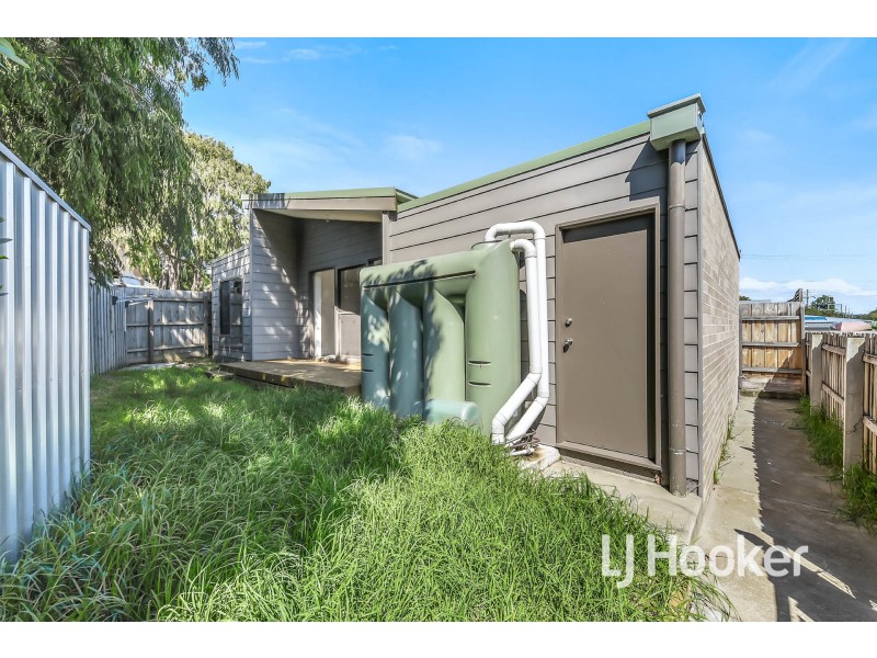 2/5 Candlebark Crescent, Frankston North VIC 3200