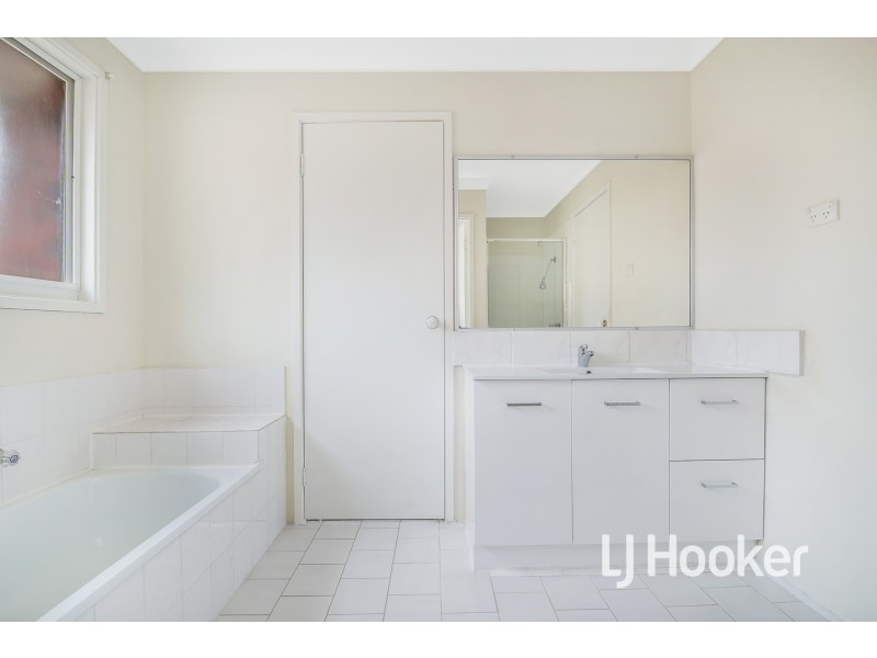 15 Meredith Crescent, Hampton Park VIC 3976