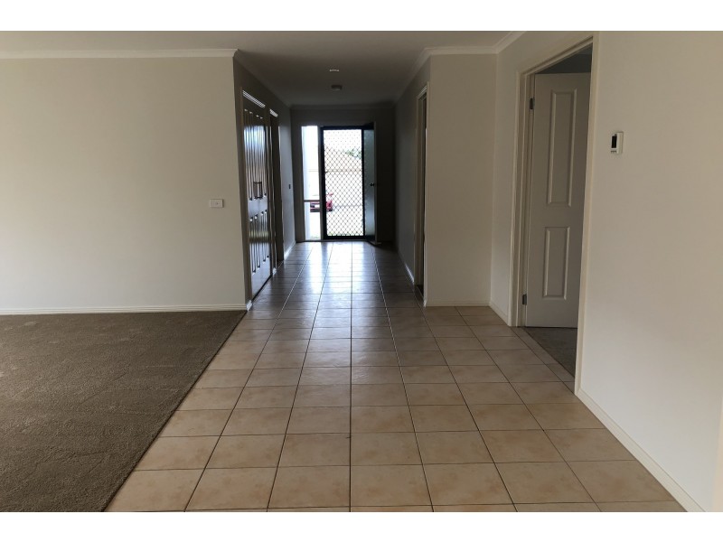 10 Osmington Circle, Narre Warren South VIC 3805