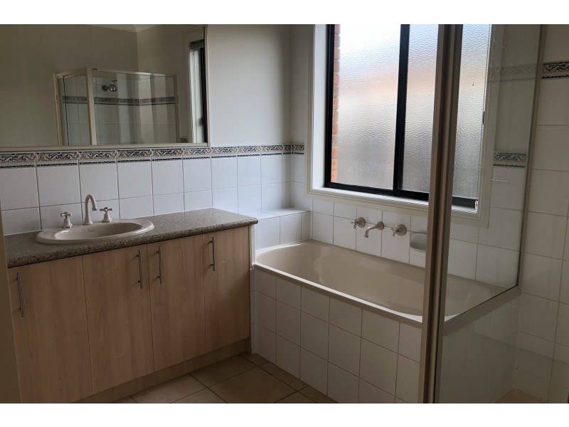 10 Osmington Circle, Narre Warren South VIC 3805