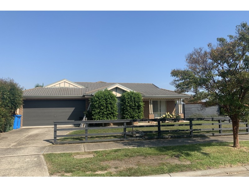 27 Robusta Avenue, Cranbourne VIC 3977