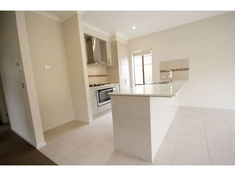 18 Barcelona Avenue, Clyde North VIC 3978