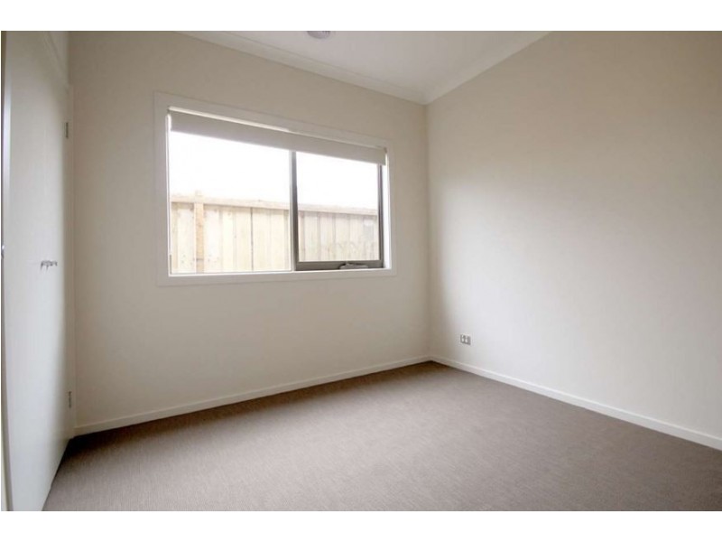 18 Barcelona Avenue, Clyde North VIC 3978