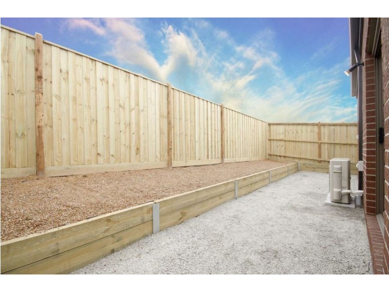 18 Barcelona Avenue, Clyde North VIC 3978