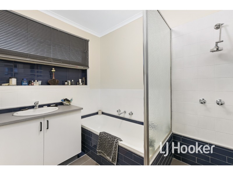 9 Phillip Court, Cranbourne North VIC 3977