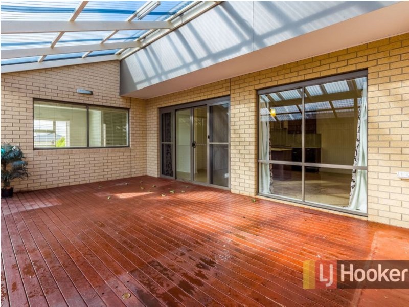 10 Frogmore Lane, Cranbourne North VIC 3977