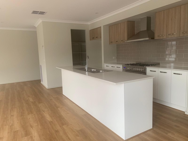 30 Fortitude Circuit, Clyde VIC 3978