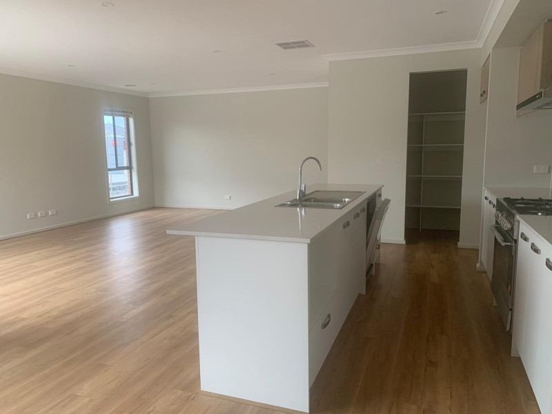 30 Fortitude Circuit, Clyde VIC 3978