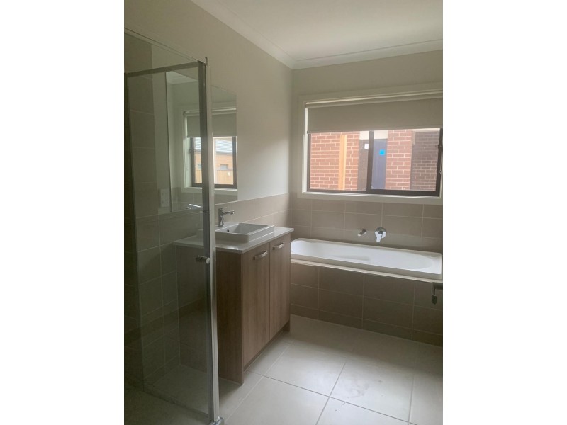 30 Fortitude Circuit, Clyde VIC 3978