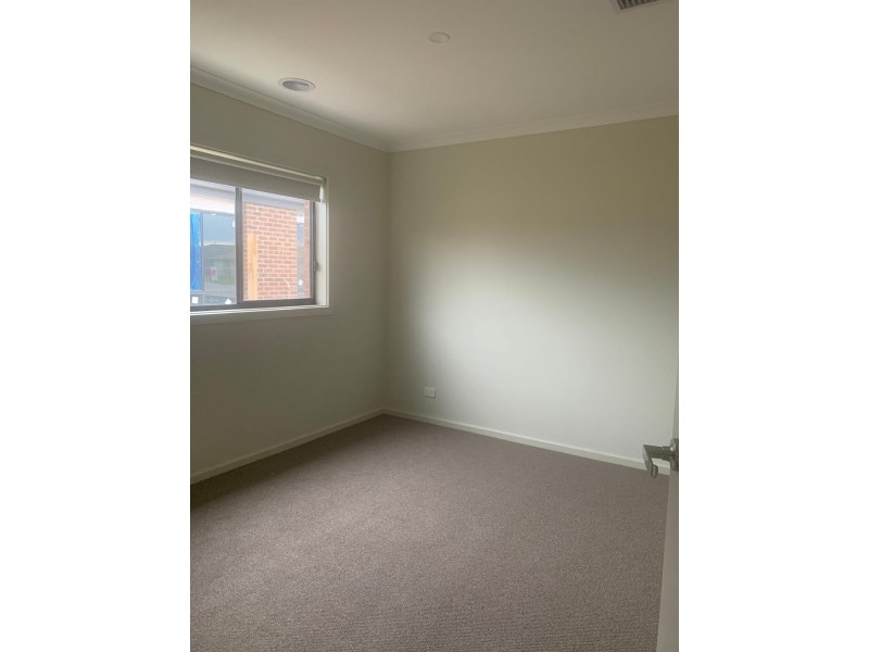 30 Fortitude Circuit, Clyde VIC 3978