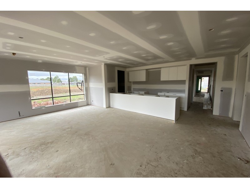 137 Fiorelli Boulevard, Cranbourne East VIC 3977