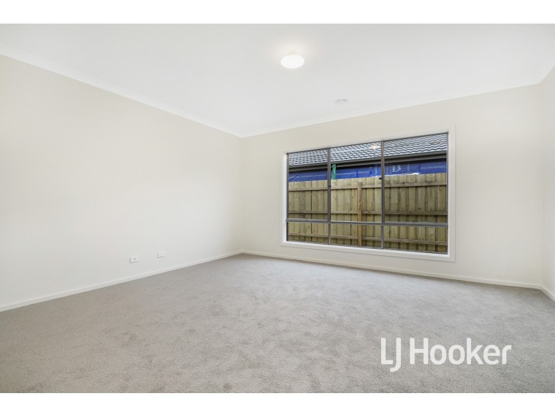 137 Fiorelli Boulevard, Cranbourne East VIC 3977