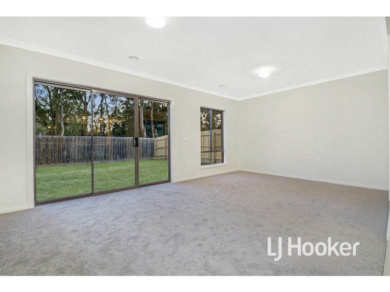 137 Fiorelli Boulevard, Cranbourne East VIC 3977