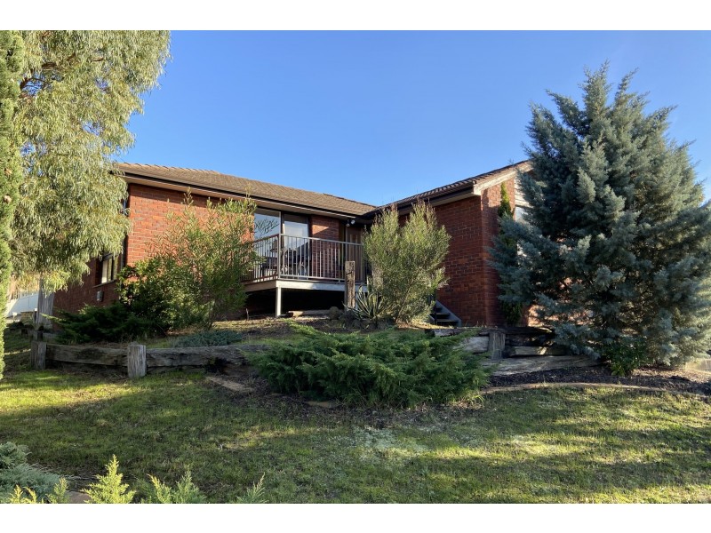 8 Hanover Court, Endeavour Hills VIC 3802